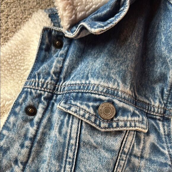 GAP Blue and White Jean Jacket with Cozy Fleece Sleeves - Picture 10 of 16